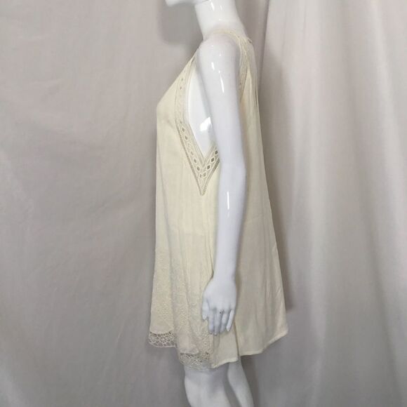 ASTR Lace Trim Minidress (H5) - Picture 2 of 7